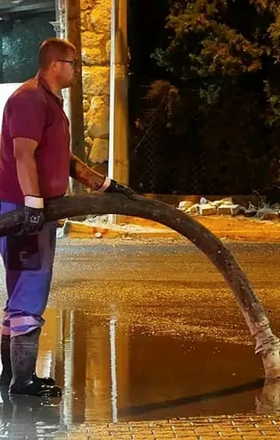 CHP'li Çeşme'de kanalizasyon taştı!