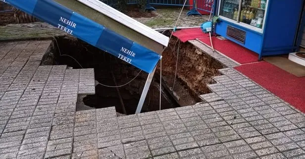 İstanbul’da panik anları! Binanın önünde çökme...