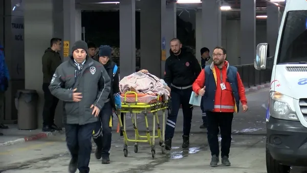 yarali-olarak-getirilen-minik-eymenin-baba-diye-aglamasi-yurek-parcaladi-1675827767789.jpg Yaralı olarak getirilen minik Eymen’in 'baba' diye ağlaması yürek parçaladı-9