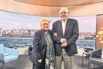 Neşe Karaböcek'den sürpriz çıkış