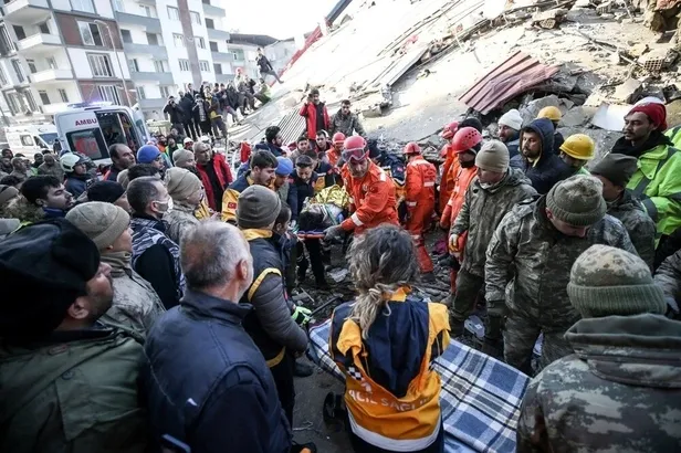 depreme-yardim-eden-ulkeler-listesi-2023-hangi-ulke-ne-yardim-gonderiyor-dunyadan-turkiyeye-buyuk-destek-1676196000958.jpeg Depreme yardım eden ülkeler listesi 2023! Dünyadan Türkiye'ye büyük destek! Hangi ülke, ne yardım gönderiyor?-4