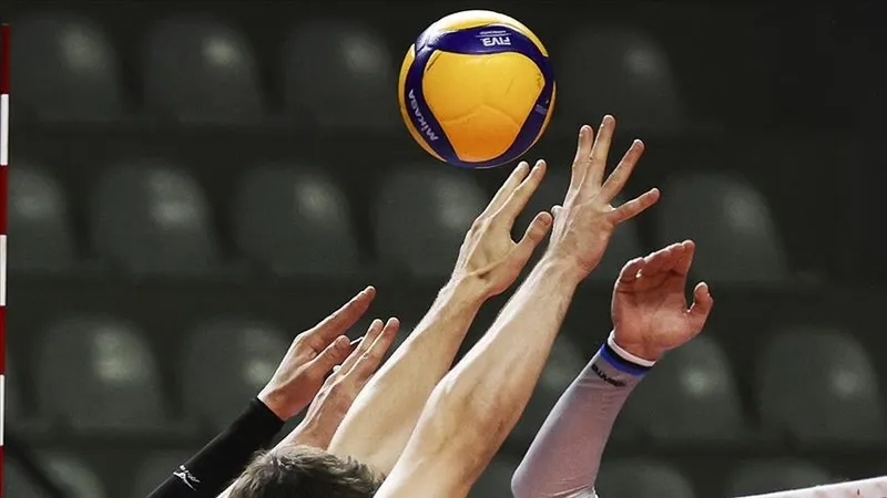 Eli smaça değil hırsızlığa kalktı: Eski voleybolcu ve öğretmen sevgilisi gözaltında-2