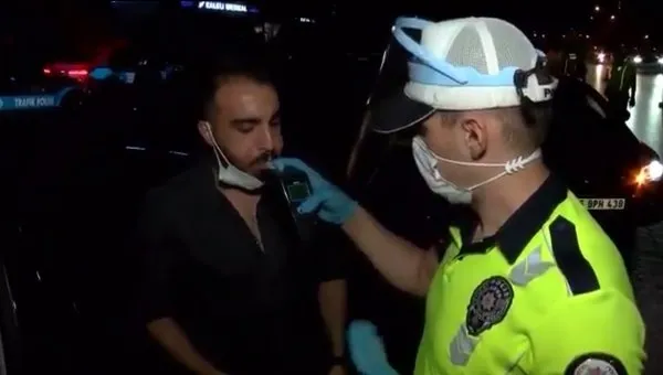 son-dakika-alkolmetreden-covid-19-bulasir-mi-emniyet-konuyla-ilgili-aciklama-yapti-1600082703779.jpg Son dakika: Alkolmetreden Covid-19 bulaşır mı? Emniyet cevabını verdi-2