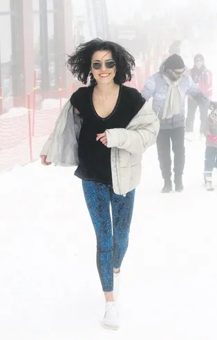 Uludağ'a giden Serenay Aktaş, çocuklar gibi şendi