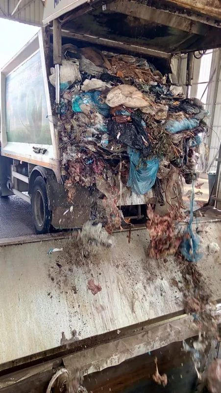 Vatandaşa yedireceklerdi! Polis poşet poşet taşındığını görünce... - 2