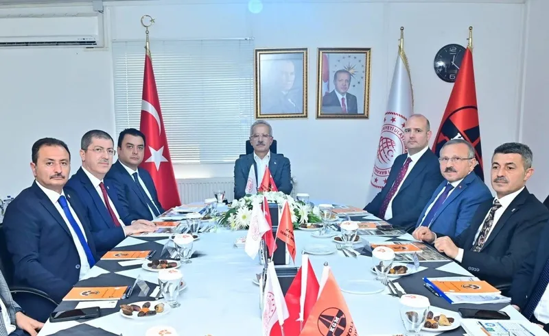 Ulaştırma ve Altyapı Bakanı Abdulkadir Uraloğlu duyurdu! Dev projeye adım adım: Ulaşım süresi 25 dakikaya düşecek-2