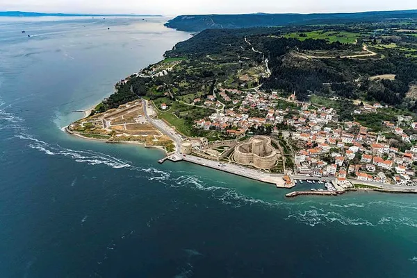 1618390832798.jpg Çanakkale'de balıkçıların kabusu haline gelen müsilaj havadan görüntülendi-4