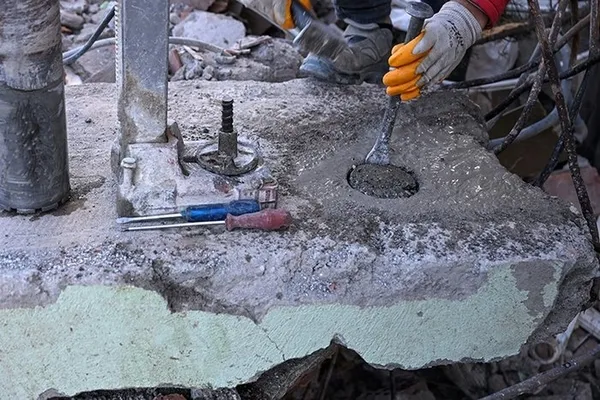 test-icin-vatandaslara-riskli-binalar-icin-2-secenek-1676872518690.jpg Depremin ardından 100 talep artışı! Riskli binalar için 2 seçenek-3