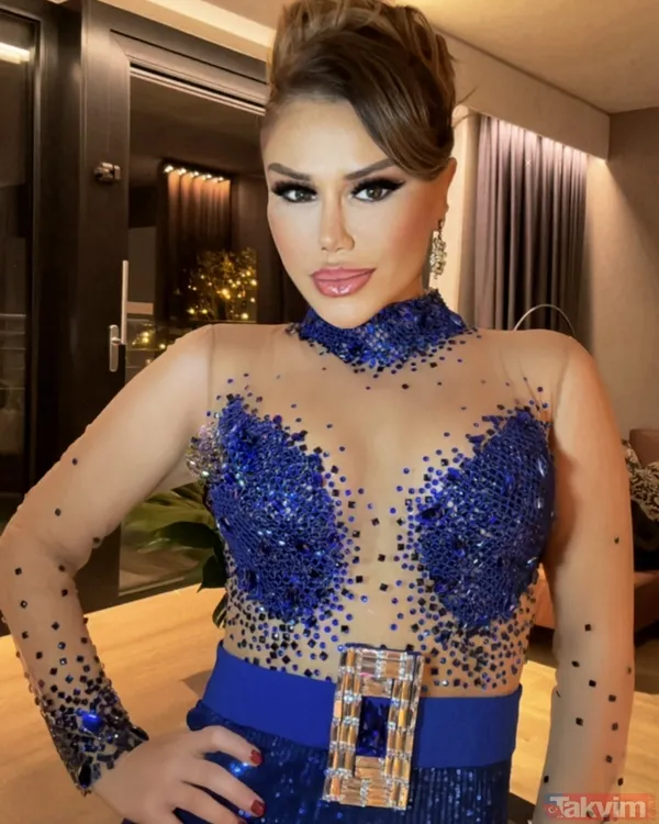 20’lik genç kızlar yanında hikaye! Ceylan’dan milyonluk teknesinde güneş banyosu! Beyaz bikinisini giyip... - 4