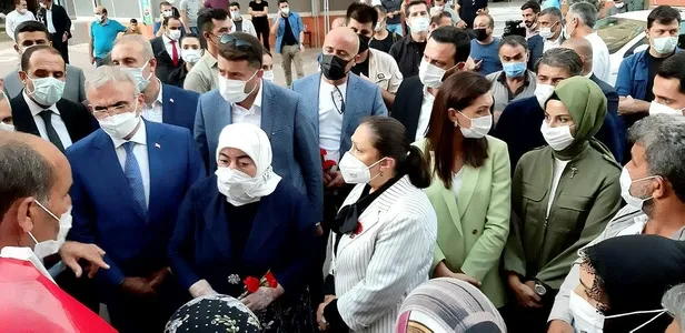 ak-parti-genel-baskanvekili-binali-yildirimin-esi-semiha-yildirimdan-diyarbakir-annelerine-ziyaret-1631219269246.jpeg AK Parti Genel Başkanvekili Binali Yıldırım'ın eşi Semiha Yıldırım'dan Diyarbakır annelerine ziyaret!-4