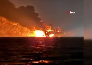 Kocaeli’de yanan gemi böyle görüntülendi