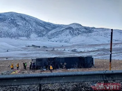 SON DAKİKA! Afyonkarahisar’da yolcu otobüsü devrildi! Çok sayıda ölü ve yaralı var! Valilikten açıklama