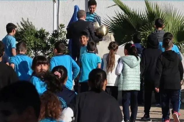 Antalya'da Atatürk büstüne provokatif saldırı! Gözaltına alındı