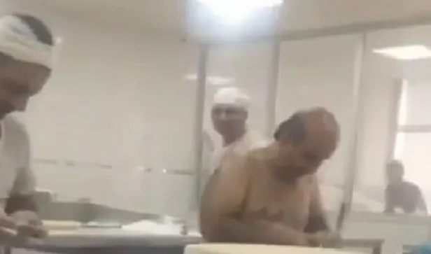 mide-bulandiran-goruntuler-yari-ciplak-baklava-acti-1636221026855.jpeg Mide bulandıran görüntüler! Yarı çıplak baklava açtı-3