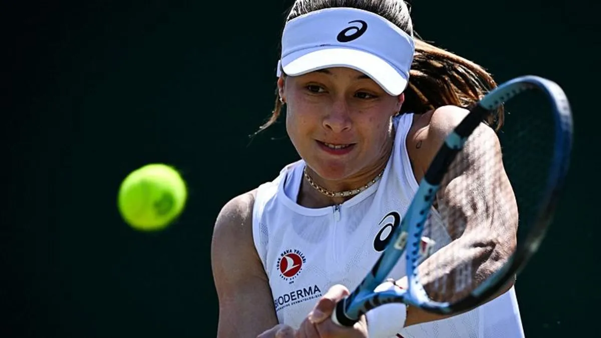 Zeynep Sönmez'den Wimbledon Tenis Turnuvası'nda 75 yıl sonra bir ilk: Çinli rakibini eledi 3. tura yükseldi