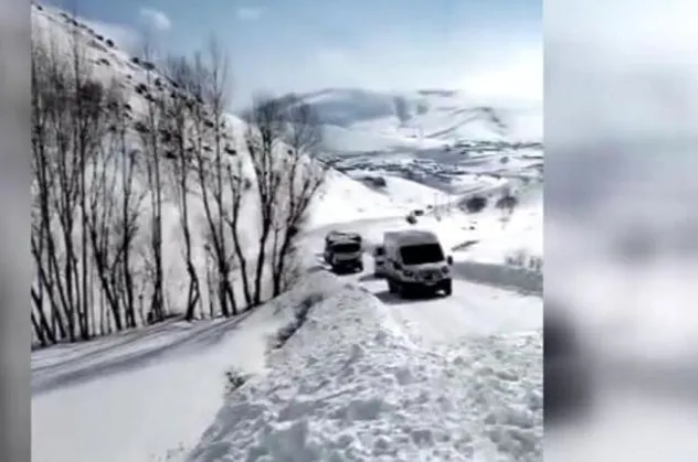 Erzurum’da üçüncü çığ! 10 araç mahsur kaldı