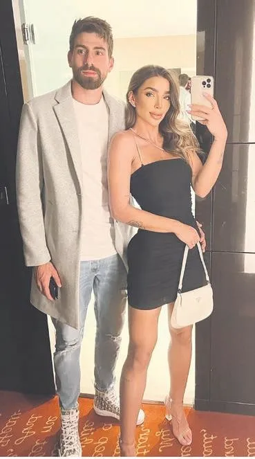 fenerbahcenin-yildizi-luan-peresin-sevgilisi-gabriela-merjam-ayasofyaya-hayran-kaldi-1661027066804.jpeg Fenerbahçe'nin yıldızı Luan Peres’in sevgilisi Gabriela Merjam Ayasofya'ya hayran kaldı-2