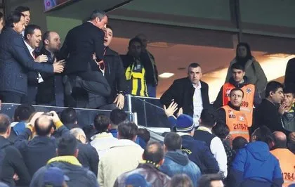 Son dakika Fenerbahçe haberleri: Ali Koç taraftarların arasına atladı! Dünya basınında gündem oldu