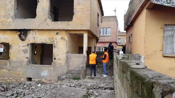 son-dakika-81-il-valiligine-genelge-gonderildi-metruk-binalar-yerlesim-yeri-gosterilemeyecek-1638092400228.jpg SON DAKİKA: 81 il valiliğine genelge gönderildi! Metruk binalar yerleşim yeri gösterilemeyecek-3