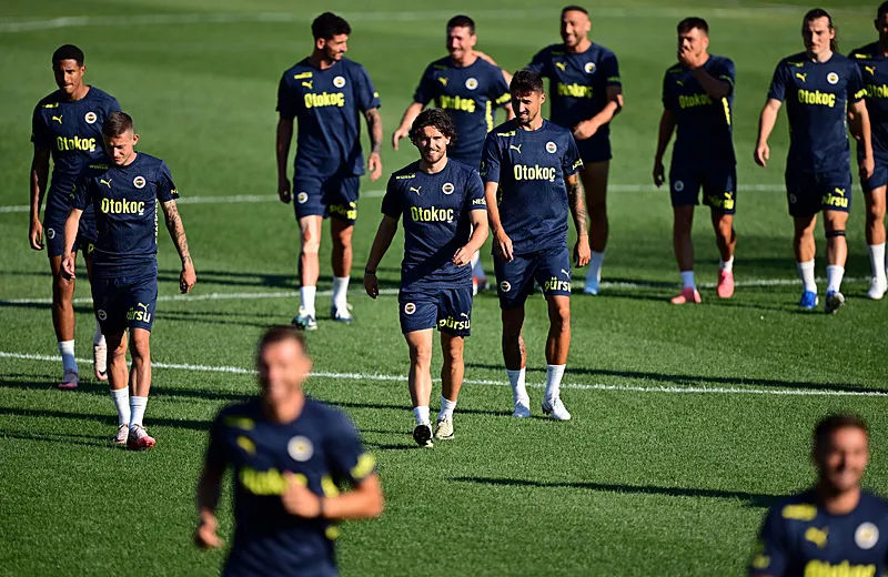 Fenerbahçe'ye hayırlı olsun! Orta sahaya "kule" geliyor - 1