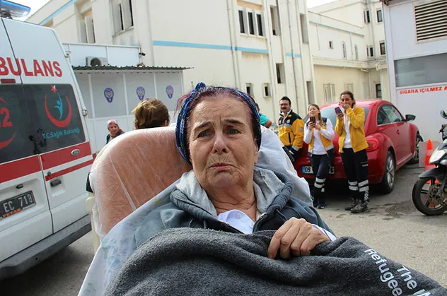 Yeşilçam'ın usta oyuncusu Fatma Girik hastaneye kaldırıldı