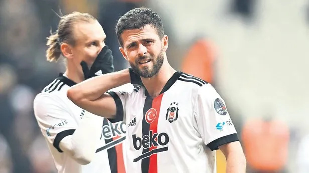 besiktas-kongolu-sol-bek-artur-masuakuyu-1-yilligina-kiraladi-1659483713075.jpeg Beşiktaş Kongolu sol bek Artur Masuaku'yu 1 yıllığına kiraladı!-3