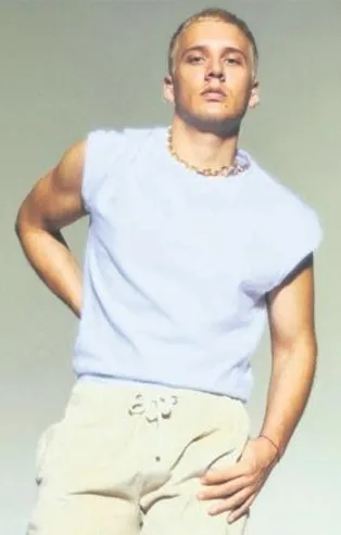 Şarkıcı Edis çok iyi zeybek, cha cha ve salsa yaptığın söyledi