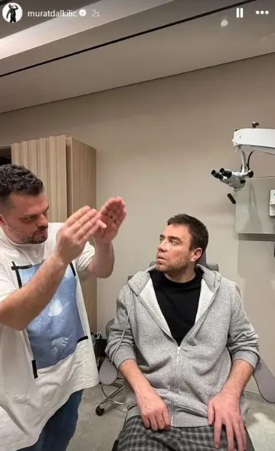murat-dalkilicin-zorlu-sureci-doktorlar-hic-sans-vermiyorlardi-1788516602395.png Murat Dalkılıç'ın 13 ameliyatla geçen zorlu süreci: Yanlış müdahale burnundaki kıkırdak dokusunu yok etti-4