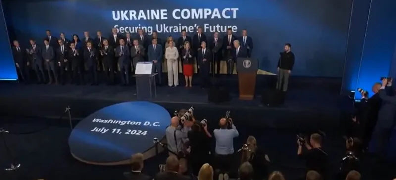 abd-baskani-joe-bidendan-bir-gaf-daha-ukrayna-devlet-baskani-zelenskiyi-kursuye-putin-olarak-davet-etti-1720735633807.jpeg ABD Başkanı Joe Biden'dan bir gaf daha! Ukrayna Devlet Başkanı Zelenski'yi kürsüye Putin olarak davet etti-5