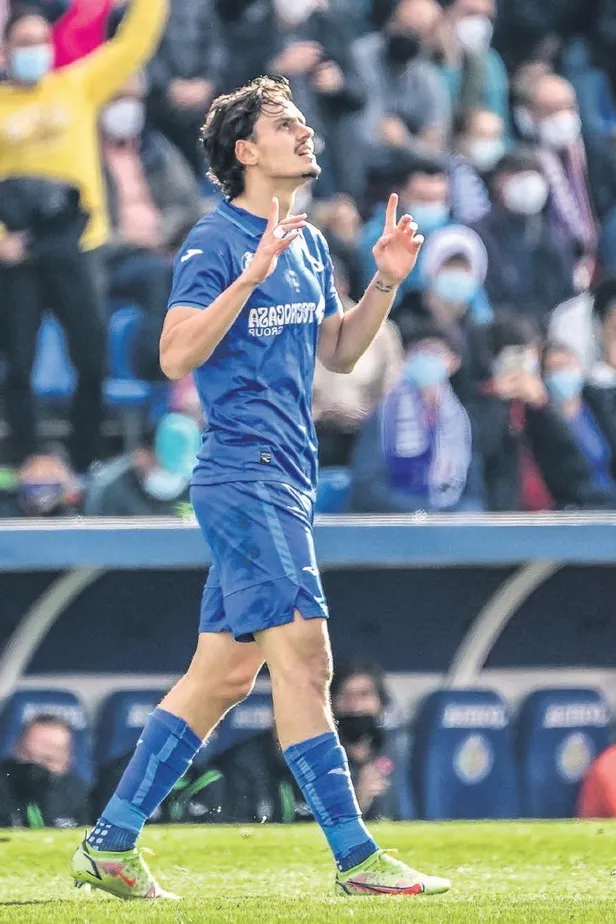 ferdi-kadioglu-45-yil-daha-fenerbahcede-olacak-1641250380720.jpeg Ferdi Kadıoğlu 4,5 yıl daha Fenerbahçe'de olacak!-10