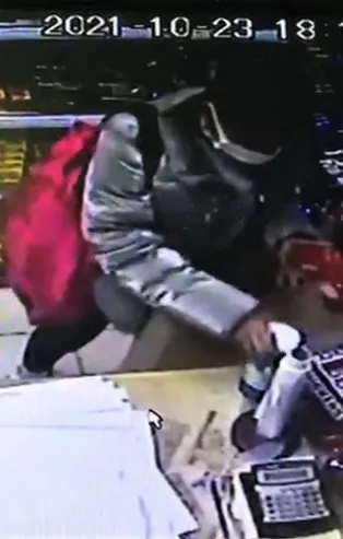 Hasta çocuk için markete koyulan yardım kumbarası çalındı! Mahalleli öfkeli...