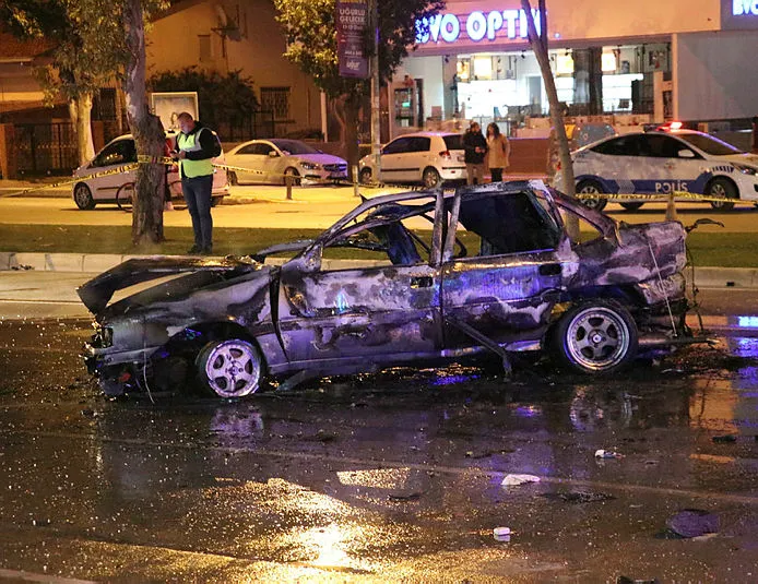 Takla atan araç alev aldı! Ölü ve yaralı var