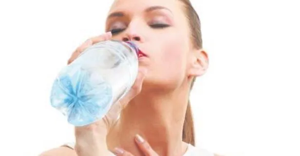 Dikkat yetersiz su tüketimi kadar fazla tüketmek de zarar veriyor!