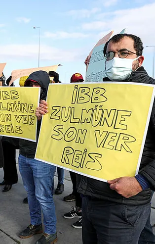 Sultanahmet'te İBB'ye protesto! Taşımacılık işi sonlandırılan otobüs firmasının çalışanları eylem yaptı
