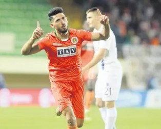 Emre Akbaba Aslan’a doğru!