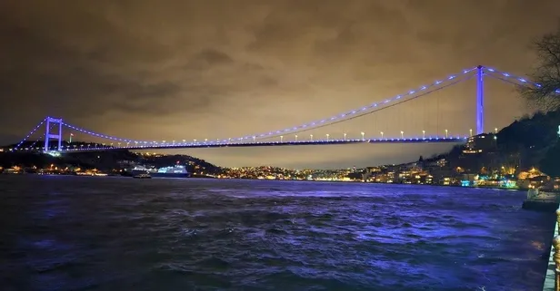 Türkiye'nin sembol yapıları 4 Şubat Kanser Günü'nde ışıklandırıldı