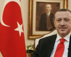 Başbakan belediye otobüsüne bindi