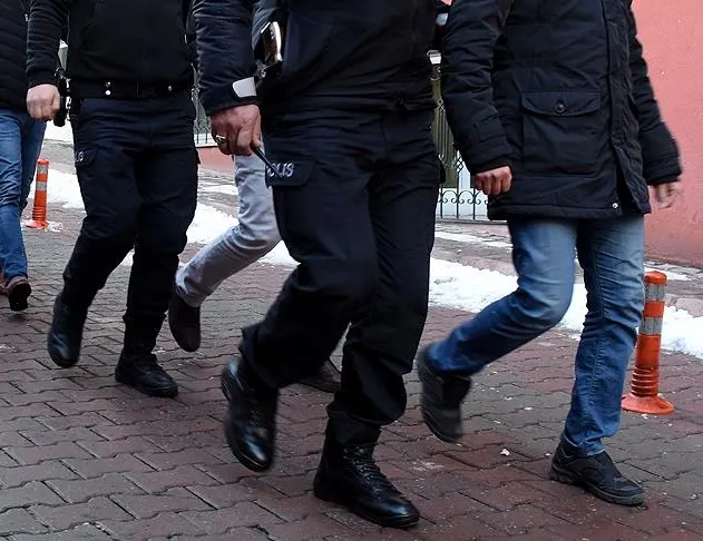 İzmir’de sahte dolar operasyonu! Tutuklandılar