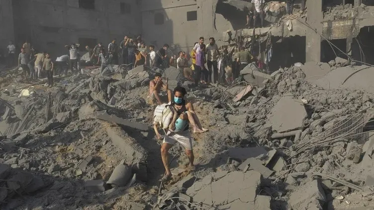 Katil İsrail mülteci kampını vurdu: Çok sayıda ölü ve yaralı var