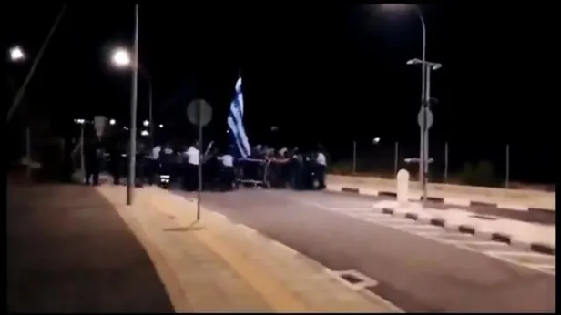 kktcden-rum-fasistlerin-provokasyonun-sert-tepki-bu-kez-cezasiz-kalmamali-1602521482173.jpg KKTC'den Rum faşistlerin provokasyonun sert tepki: Bu kez cezasız kalmamalı-3