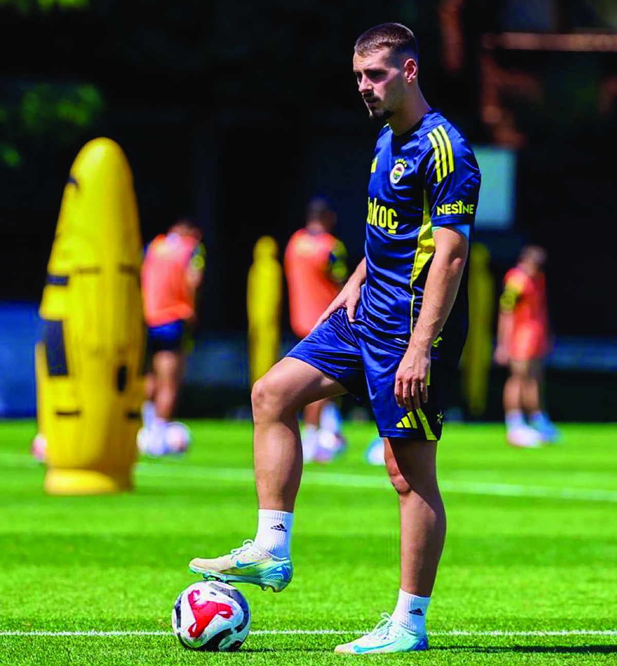 fenerbahcede-ilk-ayrilik-adayi-belli-oldu-mimovic-1792742962233.jpg Fenerbahçe'de ilk ayrılık belli oldu: Yönetim teklif bekliyor-2