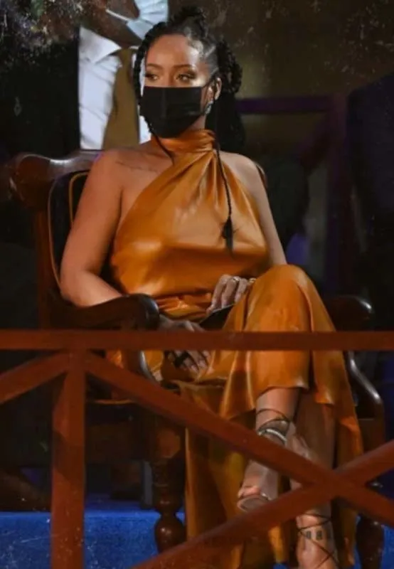 rihanna-hamile-mi-rihannanin-cocugu-var-mi-rihanna-evli-mi-sevgilisi-kim-o-goruntuler-basini-yakti-1638344243130.jpg Rihanna hamile mi? Rihanna'nın çocuğu var mı? Rihanna evli mi, sevgilisi kim? O görüntüler başını yaktı-5