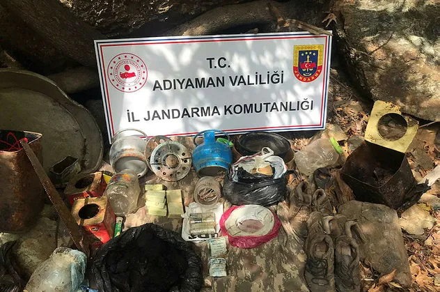 Adıyaman'da PKK'lılara ait yaşam malzemesi ele geçirildi