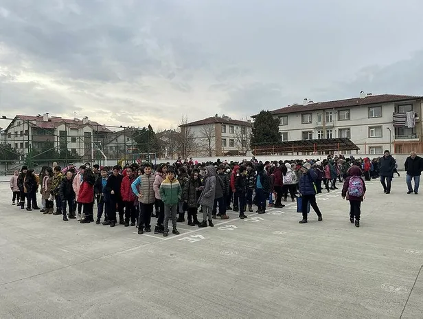 Asrın felaketi sonrası 71 ilde öğrenciler ders başı yaptı! Deprem bölgesinde okullar ne zaman başlayacak?-7