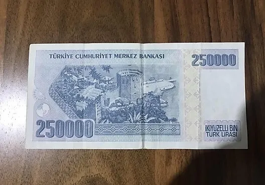 250000-tllik-bu-eski-banknotu-bulduysaniz-mujde-yasadiniz-sandiklari-kurcalayin-servet-ediyor-sizde-de-varsa-1687157204387.jpg 250.000 TL'lik bu eski banknotu bulduysanız dikkat zengin oldunuz! Bir tanesi dahi servet ediyor! Sizde de çıkarsa...-5