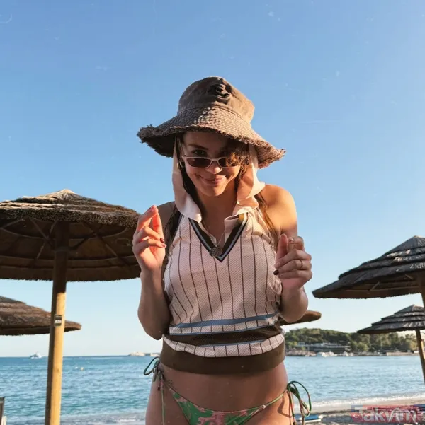 Ebru Şahin’in tatil günlüğü: Bikinili pozlarını paylaşmaya doyamadı! - 7