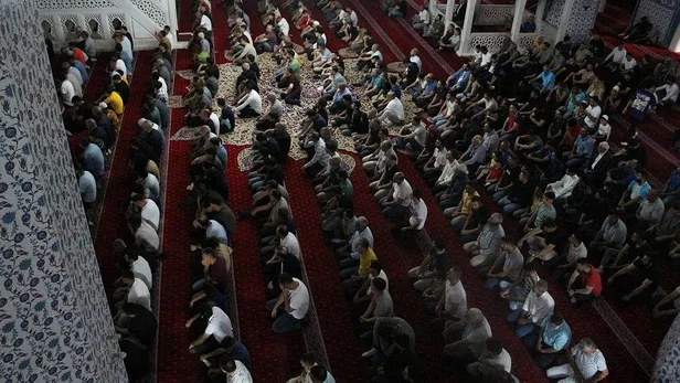 kurban-bayraminin-ilk-namazi-igdirda-kilindi-1687922010776.jpeg Kurban Bayramının ilk namazı Iğdır’da kılındı-1