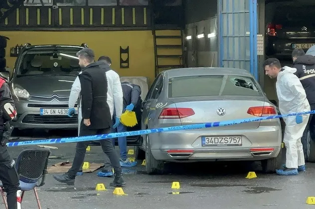 Ümraniye'de sokak ortasında kan donduran olay! Silahını düşürdü canından oldu