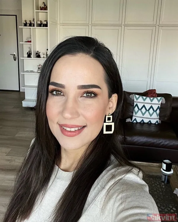 4 yılı devirdiler! İpek Açar eşi Alper Kömürcü'yle tanışma hikayesini ilk kez anlattı! 'İyi ki Doğdun Kayahan' konserinde... - 3