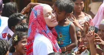 Gamze Özçelik bir kez daha Kamerunda: Rabbim seni mazlumun duasında, yetimin gülüşünde buldum